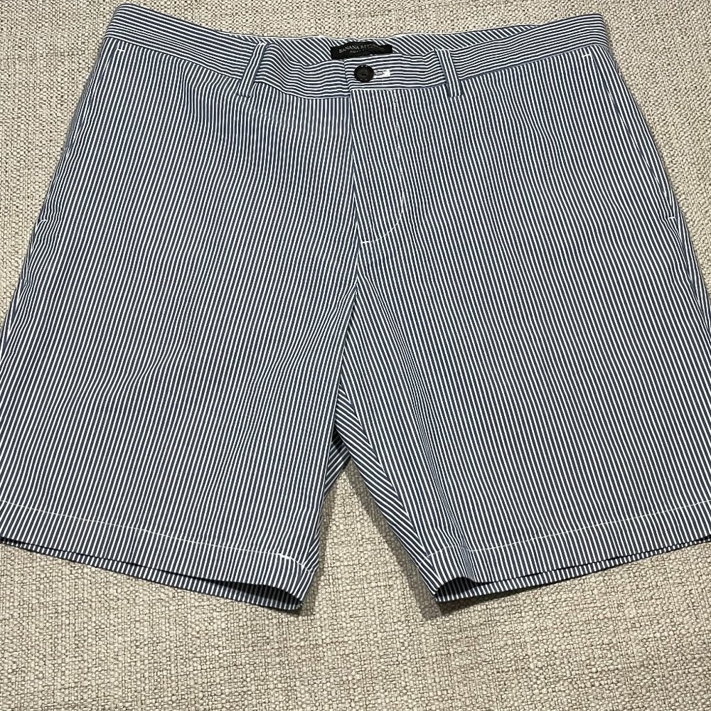 Men's Banana Republic Blue/White Seersucker Aiden Short, size 35